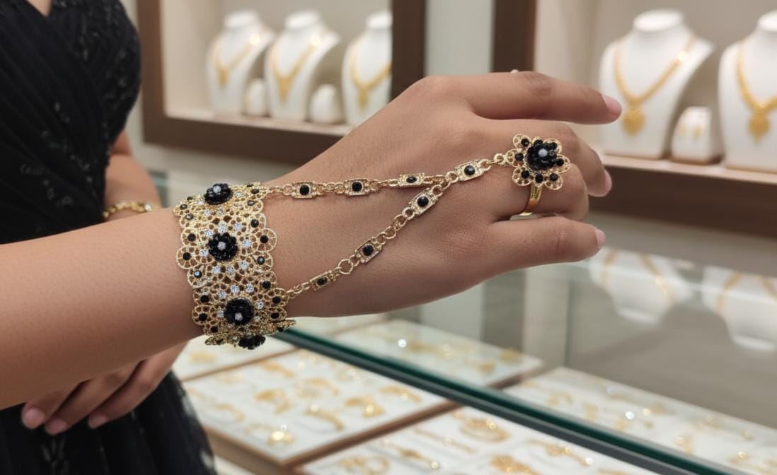 ✨ Regal Hand Harness: Intricate Bracelet & Ring Chain