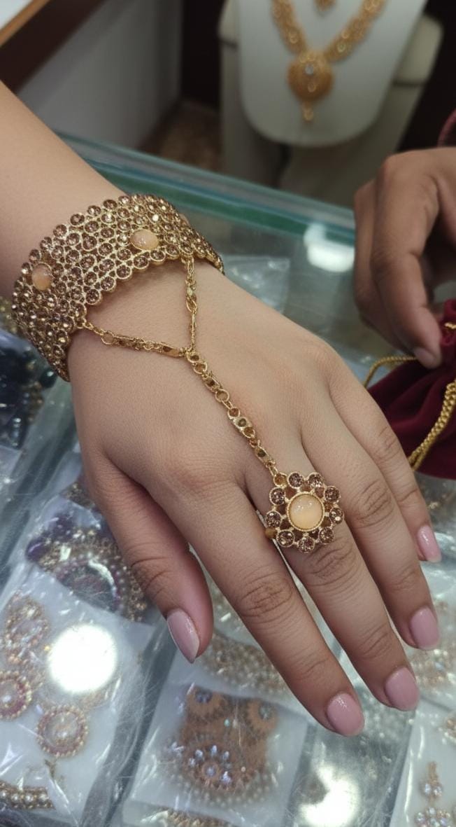 ✨ Regal Hand Harness: Intricate Bracelet & Ring Chain